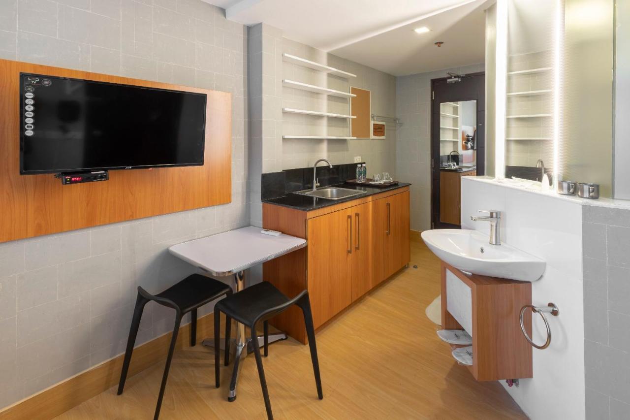 Selah Pods Hotel Manila Pasay Eksteriør bilde